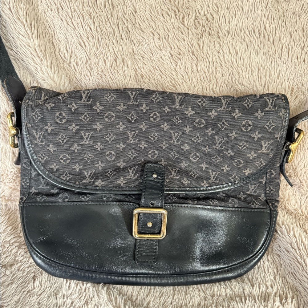 Louis Vuitton Black and Gray Crossbody Bag - Picture 2 of 9